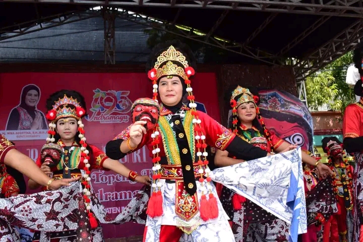 Pagelaran tari topeng kelana di Indramayu, Sabtu (15/10/2022).