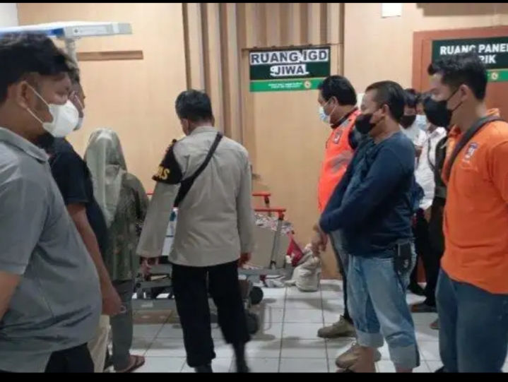 Pria di Desa Tinumpuk Kecamatan Juntinyuat Kabupaten Indramayu nyaris tewas tersengat listrik