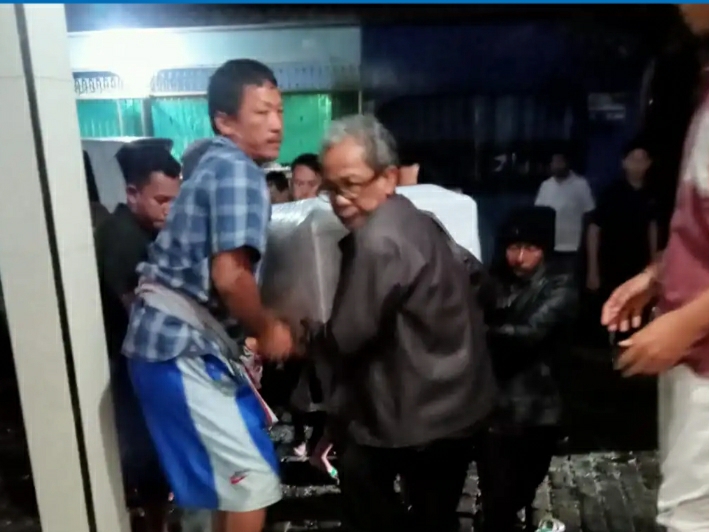Janazah TKI meninggal di Jepang tiba di kampung halaman di Desa Lombang Kecamatan Juntinyuat Kabupaten Indramayu