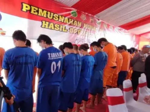 Polisi amankan 81 orang dalam operasi penyakit masyarakat di Indramayu, Jumat (24/3/2023).