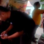 Polisi gerebek warung dijadikan tempat transaksi pil koplo di Indramayu, Minggu (9/4/2023).