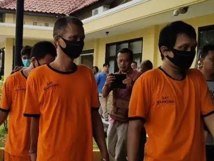 Foto : Pengedar dan kurir narkoba di Indramayu ditangkap polisi