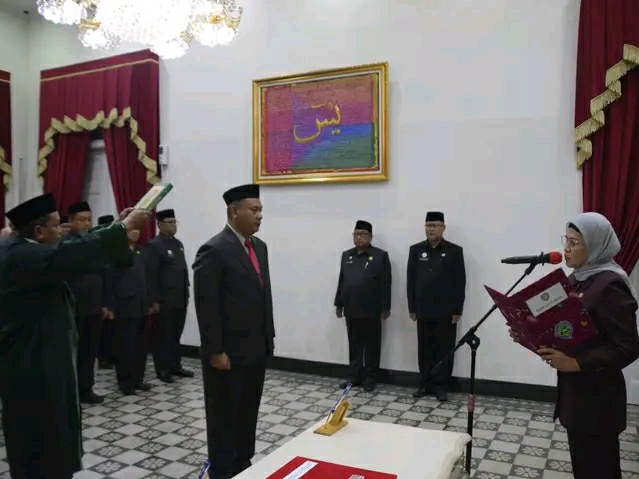 Foto : Bupati Nina melantik Aef Surahman sebagai Sekda Indramayu 