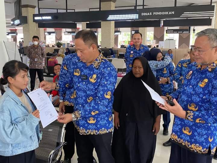 Sekda Indramayu Aep Surahman menggelar sidak ke sejumlah instansi di lingkungan Pemkab Indramayu 