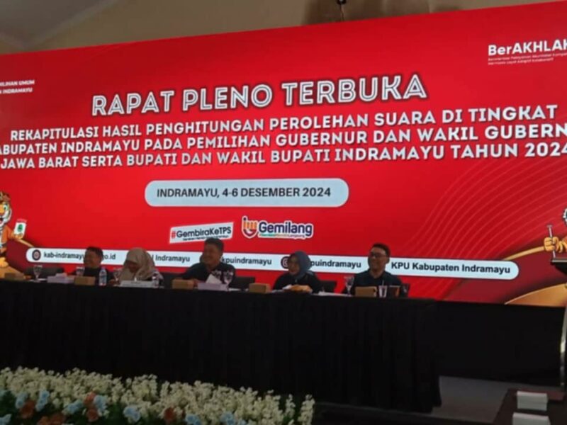 KPU Indramayu menggelar rekapitulasi Pilkada Indramayu dan Pilgub Jabar