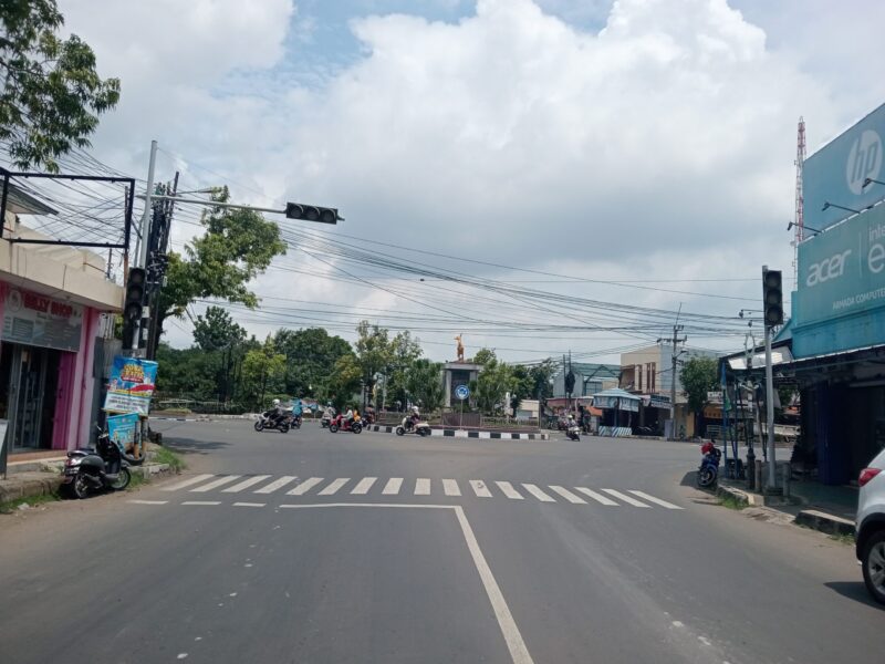 Lampu Merah Bunderan Kijang mati