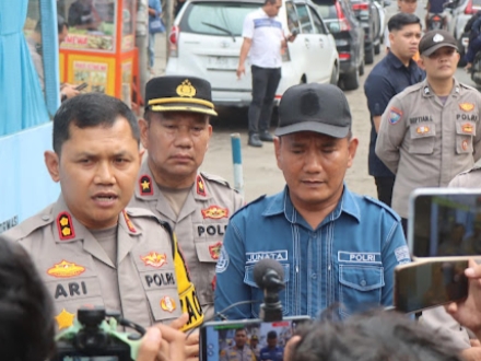 Kapolres Indramayu AKBP Ari Setyawan Wibowo beri keterangan pers soal pengamanan jelang Nataru