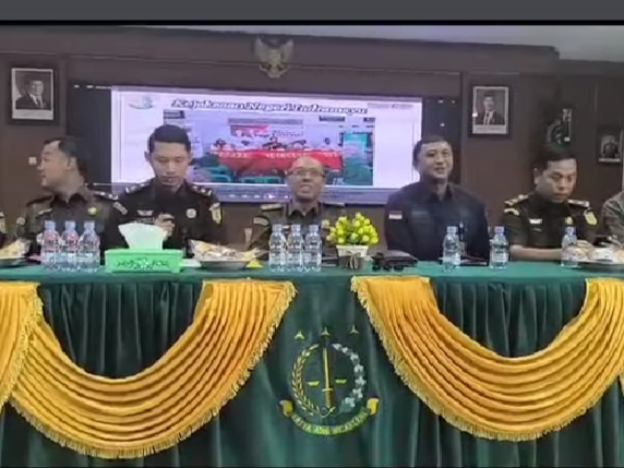 Kejaksaan Negeri Indramayu menggelar konferensi pers akhir tahun 2024