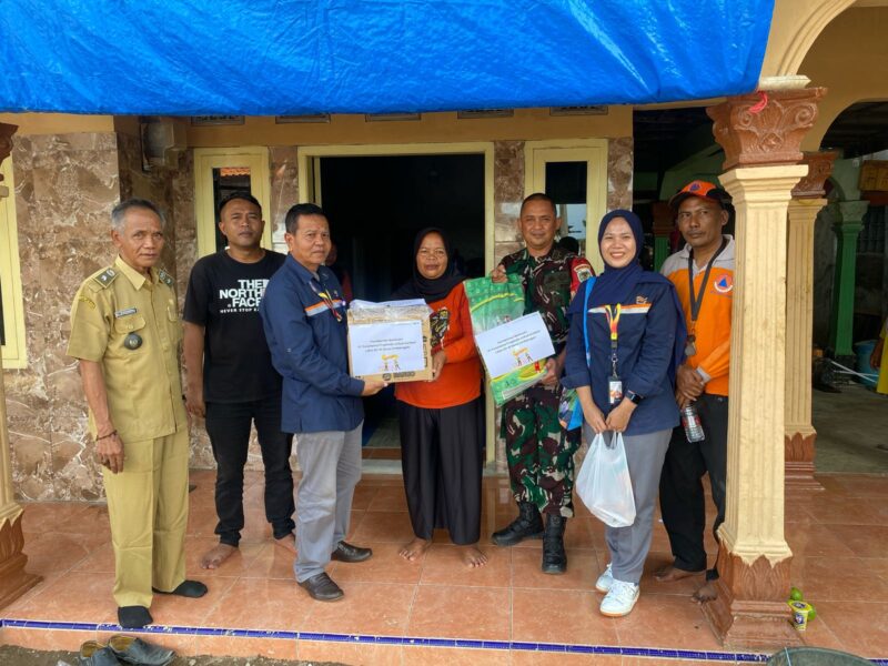 PT Polytama Propindo beri bantuan keluarga nelayan tenggelam di Indramayu 