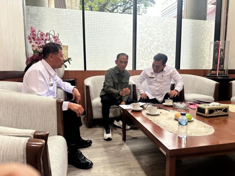 Kordinator Lisensi BNSP Ade Syaekudin bersama Sekretaris Utama Lemhannas RI Komjen (Pol) Panca Putra