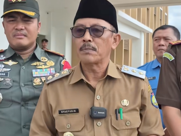 Wakil Bupati Indramayu Syaefudin meninjau Embarkasi Haji Jawa Barat 