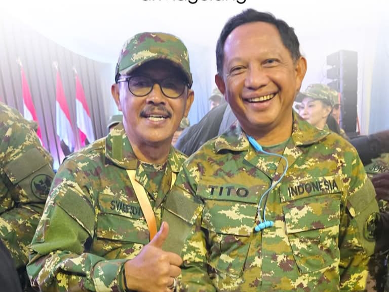 Wakil Bupati Indramayu H. Syaefudin bersama Menteri Dalam Negeri Tito Karnavian di kegiatan retret kepala daerah di Akmil Magelang