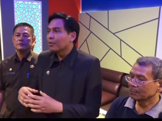 Bupati Indramayu Lucky Hakim menutup diskotik Ilegal berkedok karaoke di Bojongsari Indramayu