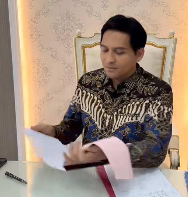 Bupati Indramayu Lucky Hakim 