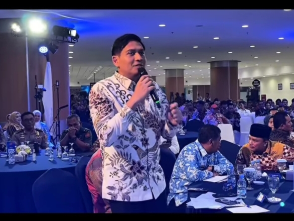 Bupati Indramayu Lucky Hakim 