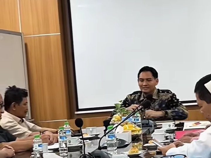 Bupati Indramayu Lucky Hakim membahas pembangunan Tol Kertajati bersama Badan Perencanaan Pembangunan Nasional (Bappenas), Kementerian Pekerjaan Umum dan Perumahan Rakyat (PUPR)