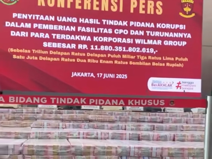 Kejaksaan Agung pamerkan uang Rp 2 Triliun, Total Rp 11,8 Triliun dalam kasus CPO Wilmar