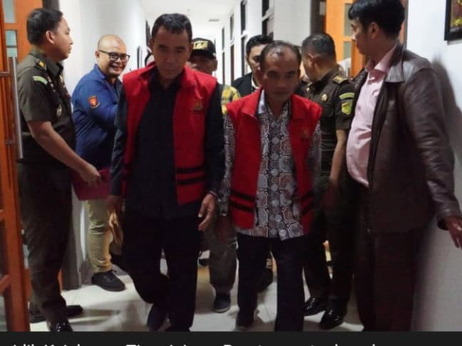 ejaksaan Tinggi Jawa Barat (Kejati Jabar) resmi menetapkan tiga orang pimpinan Bank BPR Karya Remaja Indramayu sebagai tersangka kasus dugaan tindak pidana korupsi senilai fantastis, yakni mencapai Rp 139,6 miliar.