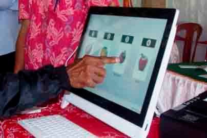 Ilustrasi : Pemilihan Kepala Desa atau Kuwu Indramayu 2025 dengan semi digital.