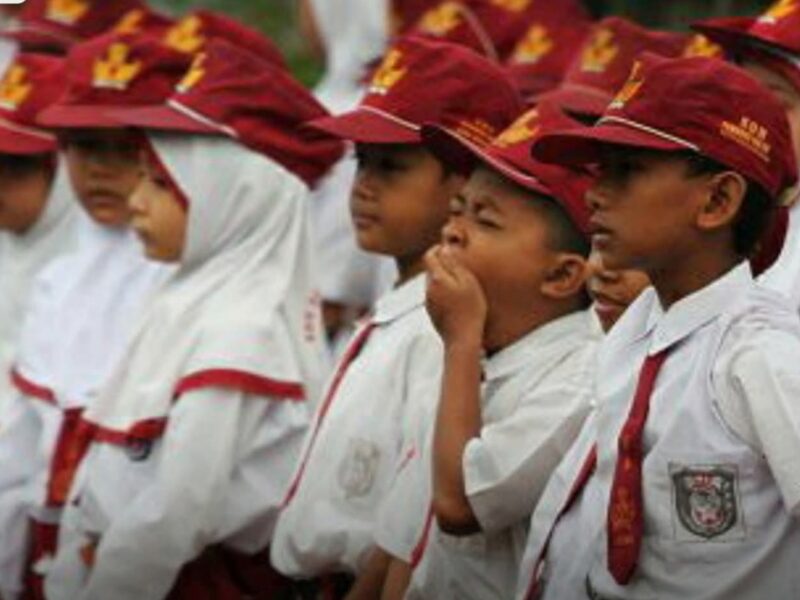 Ilustrasi : Siswa SD masuk sekolah pagi 06.30 WIB di Jawa Barat