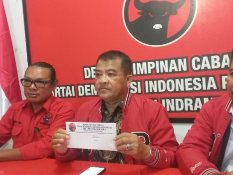 DPC PDIP Indramayu menggelar konferensi pers terkait permintaan pengosongan kantor oleh Pemkab Indramayu, Selasa (15/7/2025)