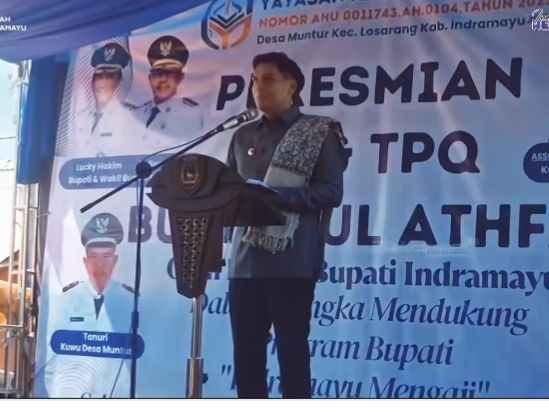 Bupati Indramayu Lucky Hakim meresmikan Taman Kanak-Kanak (TK) dan Taman Pendidikan Al-Qur’an (TPQ) Bustanul Athfal, di Desa Muntur, Kecamatan Losarang, Sabtu (19/7/2025).