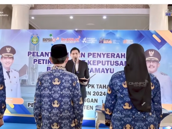 Bupati Indramayu melantik 769 Pegawai Pemerintah dengan Perjanjian Kerja (PPPK) di Pendopo Indramayu, Jumat (1/8/2025)