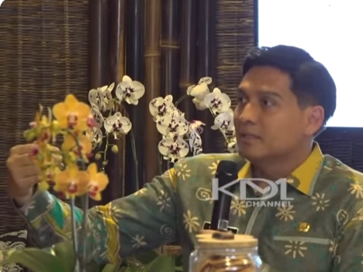 Tangkapan Layar : Bupati Indramayu Lucky saat hadir dalam pertemuan strategis bersama tokoh Jabar, Dedi Mulyadi, diunggah melalui kanal YouTube Kang Dedi Mulyadi Channel, Senin (4/8/2025).