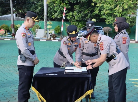 Polres Indramayu menggelar kegiatan Sertijab Wakapolres Indramayu dan Kapolsek Gabuswetan, Sabtu (23/8/2025)
