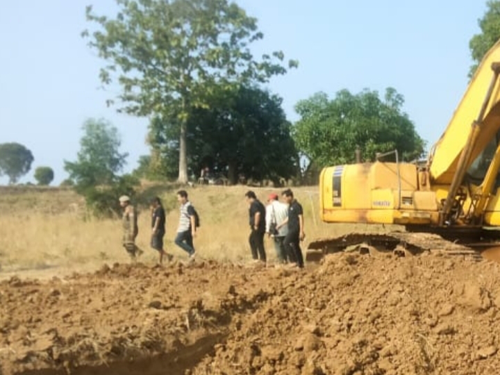 Polisi meringkus 7 penambang ilegal di Desa Loyang, Kecamatan Cikedung, Kabupaten Indramayu.