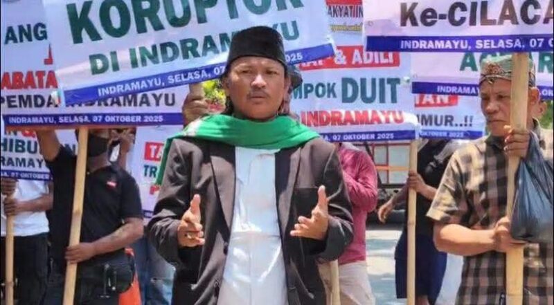 Gerakan Rakyat Indramayu (GRI) menggelar demo 'Pulangkan Lucky Hakim ke Cilacap', Selasa (7/10/2025)
