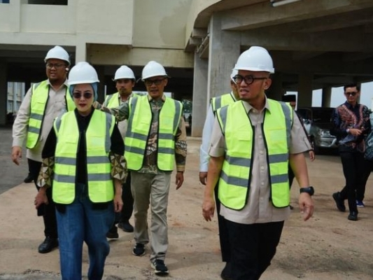 Wakil Menteri Haji dan Umrah (Wamenhaj) Republik Indonesia, Dahnil Anzar Simanjuntak, melakukan peninjauan langsung ke Asrama Haji Indramayu, Jawa Barat.