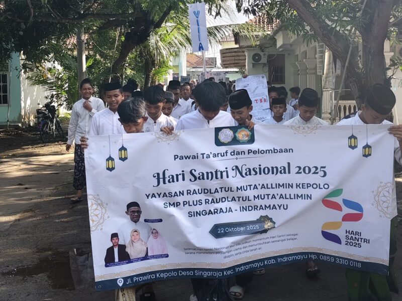 SMP Plus Raudlatul Muta’alimin Kepolo Meriahkan Hari Santri Nasional 2025 dengan Pawai dan Doa Bersama