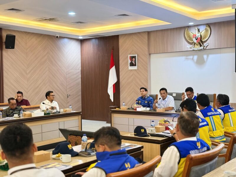 Pemkab Indramayu dan Komisi V DPR RI bahas solusi warga Eretan, Kandanghaur, Senin (10/11/2025)