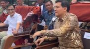 Ketua BP Taskin Budiman Sujatmiko dan Bupati Indramayu Lucky Hakim menjajal becak listrik, Kamis (13/11/2025)