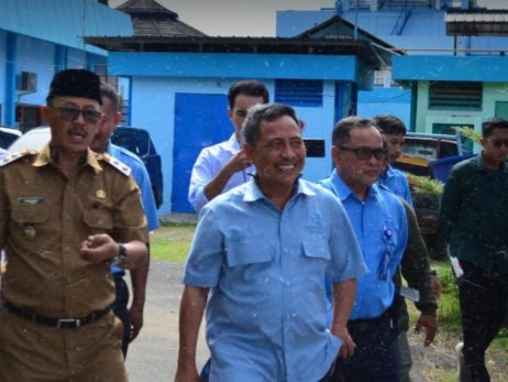Wakil Bupati Indramayu H. Syaefudin melakukan sidak di PDAM Tirta Darma Ayu Indramayu, Senin (24/11/2025)