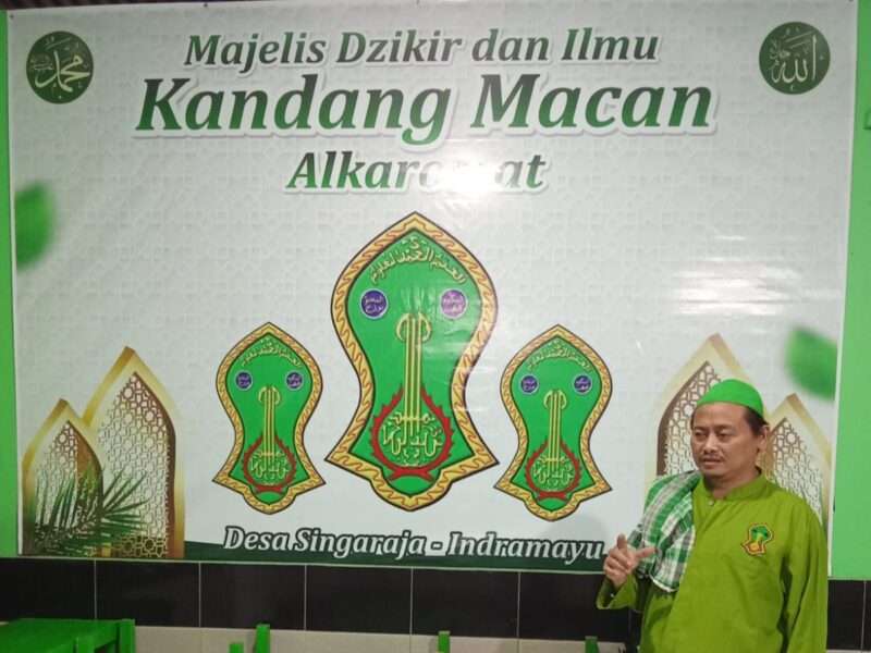 Kiai Ahmad Toyyibin biasa disapa Abah Ibing di Zawiyah Tarekat Tijaniyah di Desa Singaraja Indramayu 