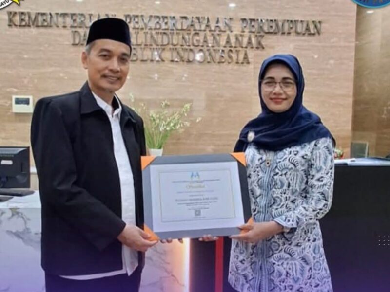 TK Cendekia Bumi Patra Indramayu menerima penghargaan TARA Paripurna dari Kementerian P3A RI. 
