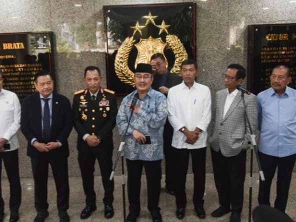 Komisi Percepatan Reformasi Polri, Jimly Asshiddiqie, Ahmad Dofiri, Mahfud MD, Yusril Ihza Mahendra, Supratman Andi Agtas, Otto Hasibuan, Listyo Sigit Prabowo, Tito Karnavian, Idham Azis, dan Badrodin Haiti.