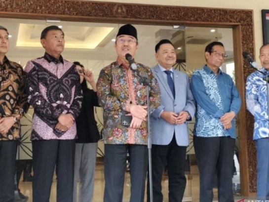 Komisi Percepatan Reformasi Polri, Jimly Asshiddiqie, Ahmad Dofiri, Mahfud MD, Yusril Ihza Mahendra, Supratman Andi Agtas, Otto Hasibuan, Listyo Sigit Prabowo, Tito Karnavian, Idham Azis, dan Badrodin Haiti.