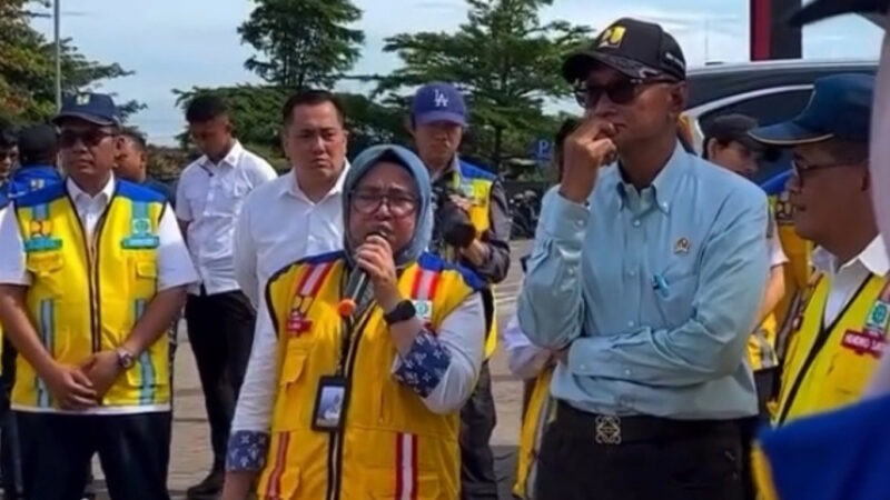 Menteri Pekerjaan Umum, Dody Hanggodo, Saat meninjau langsung ruas Pantura di Kabupaten Indramayu, Sabtu (28/2/2026)