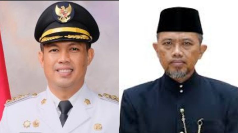 Bupati Cilacap Syamsul Auliya Rachman (kiri)bersama Sekretaris Daerah Sadmoko Danardono (kanan) resmi ditetapkan sebagai tersangka oleh Komisi Pemberantasan Korupsi, Sabtu (14/3/2026)