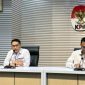 KPK menetapkan tersangka Direktur Operasional PT Makassar Toraja (Maktour), Ismail Adham, serta Ketua Umum Asosiasi Kesthuri, Asrul Azis Taba, Senin (30/3/2026)
