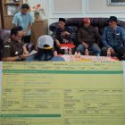Gabungan Elemen Masyarakat Indramayu (GEMI) mendesak Kejaksaan Negeri Indramayu menuntaskan kasus dugaan korupsi tunjangan perumahan DPRD Indramayu senilai Rp 16,8 miliar dan kasus dugaan TPPU Rp 2 miliar di PDAM Indramayu, Rabu (15/4/2026)
