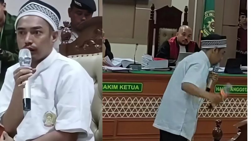 Terdakwa Priyo Bagus Setiawan saat menjelaskan dan memwpetagakan di hadapan majelis hakim terkait saat pembuahan satu keluarga di Paoman Indrmaayu itu terjadi, Rabu (20/5/2026)
