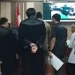 Suasana persidangan terdakwa Priyo Bagus Setiawan kasus pembunuhan satu keluarga di Paoman, digelar di Pengadilan Negeri Indramayu, Senin (25/5/2025).
