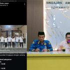 Kolase Foto: Tangkapan
layar Perangkat Desa Singajaya sudah bekerja 18 Februari 2026 (kiri) Kuwu Singajaya Khaerul Anam dan Ketua BPD Singajaya Ahmad Khotibul Umam yang mengatakan seleksi perangkat desa pada 21 Februari 2026 (kanan)